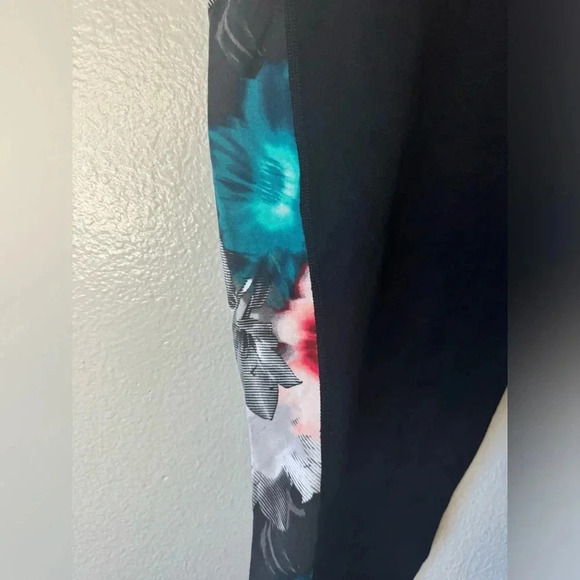 Xersion Capri Studio Leggings - Picture 2 of 8